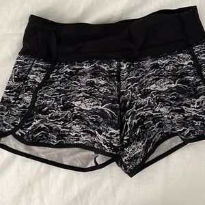 Size 4 lulu shorts!